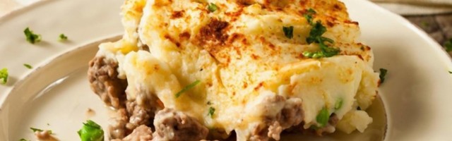 Pastirska pita sa krompirom i mesom će vas očarati: možete je jesti za sva tri obroka, a pravi se brzo i jednostavno