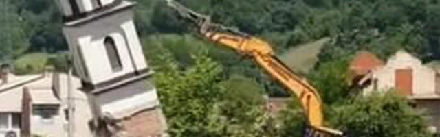 RUŠENJE CRKVE POZDRAVILI APLAUZOM: Evo kako je proteklo demoliranje hrama u Konjević polju! VIDEO