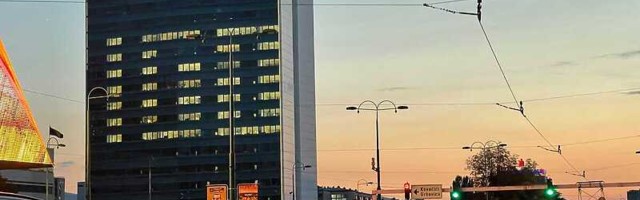 Na zgradi državnih institucija osvanula “stotka” u čast rođendana FK Željezničar
