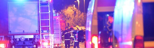 Izgorela dva mercedesa na Paliluli