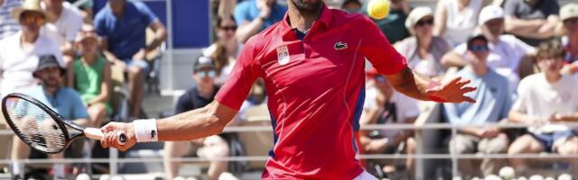 "Da vas sada čujem": Novak uzeo brejk, pa se "obratio" publici (FOTO)