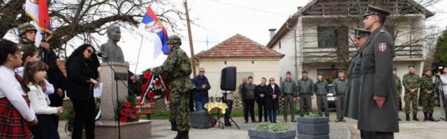 OD HEROJSKE POGIBIJE PILOTA ŽIVOTE ĐURIĆA 26 GODINA: „Dan sećanja“ organizovan u njegovom rodnom Davidovcu (FOTO)