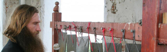 DANAS NEMA CRKVENIH ZVONA, POČETAK SLUŽBI SE OZNAČAVA NA DRUGAČJI NAČIN: Šta je klepalo i kako se koristi