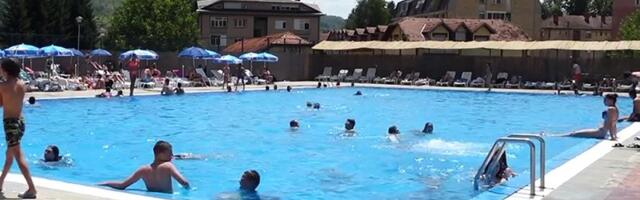 Osveženje za Pribojce u bazenu i na moru