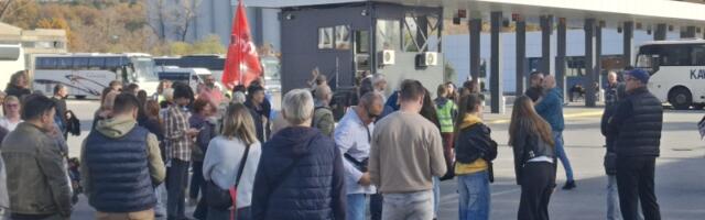 Protest podrške prevozniku Jaimoviću i Dijani Hrki: Autobuska stanica u Kragujevcu bila blokirana sat i po