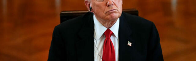 Трамп дели пољопривредницима 12 милијарди долара помоћи због трговинског рата САД с Кином