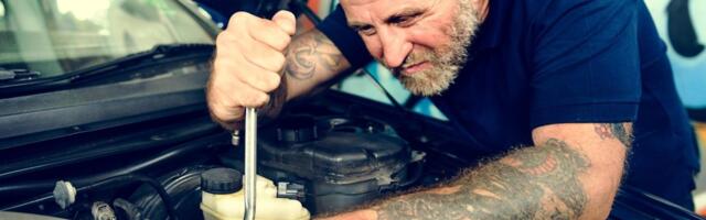 Bolje od WD-40 spreja: Trik sa dečijom bojicom koji koriste i profesionalni mehaničari