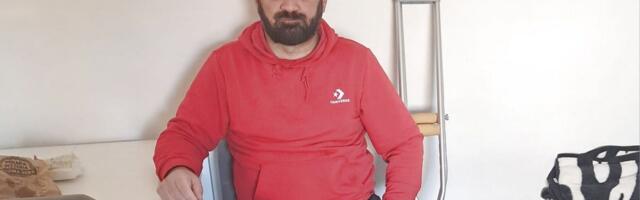 Borba Đorđa rasplakala Srbiju: Bez noge razvlači kore oslonjen na stolicu, posle 30 godina rada PRETI MU ULICA