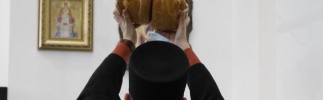 Informer obeležio krsnu slavu: Evo ko je lomio kolač (VIDEO)