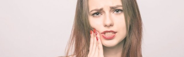 6 NEOČEKIVANIH načina da se OSLOBODITE ZUBOBOLJE! Sve što vam je potrebno, imate KOD KUĆE!