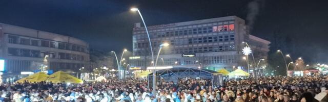 Čačani dočekali novu 2024. uz hitove Peđe Jovanovića