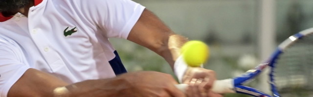 Novaka osudili a tenisera iz Francuske pustili da igra zaražen koronom!