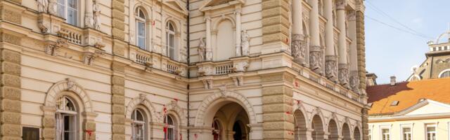 Direktor Jovine gimnazije zaključao školu, profesori tim povodom pušteni na razgovor s gradonačelnikom Novog Sada