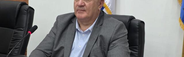 Čiji je crno-beli pas koji nanosi povrede Leskovčanima  i juri i gradonačelnika?