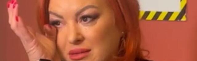 "Dete je bilo crno kada su mi ga dali": Pevačica kroz suze o danima na intenzivnoj nezi