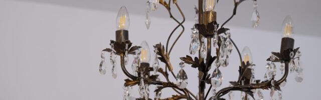 Internet oduševljen Danijelinom idejom za dekoraciju! Rastavila stari kristalni luster pa od njega napravila prazničnu čaroliju