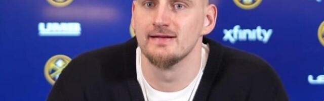 AMERIKANCI NIKAKO DA NAUČE - OPET SU JOKIĆU ČESTITALI BOŽIĆ! Srbin je već umoran od objašnjavanja, snimak njegove reakcije obilazi planetu (VIDEO)