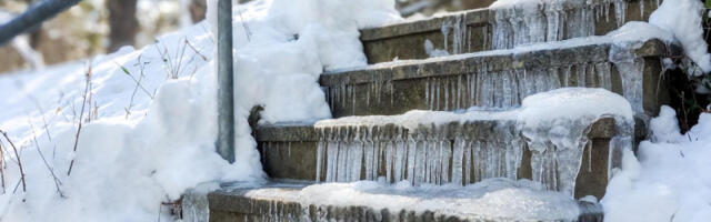 Trik za brzo uklanjanje leda sa stepenica: Sadrži tri sastojka koja verovatno imate kod kuće