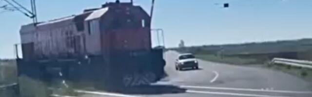 Nezapamćeni horor u Gajdobri! Voz proleteo, a rampa ostala PODIGNUTA, evo šta je usledilo!