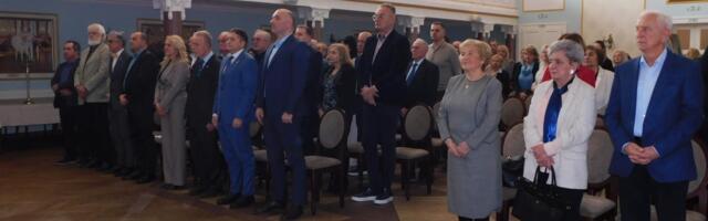 SPOJ PRIRODNIH LEKOVA I MODERNE MEDICINE Svečano obeleženo 37 godina rada Dečjeg odeljenja u Banji Koviljači