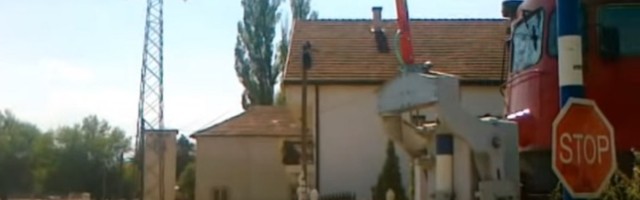 Iskočio iz šina voz koji je prevozio amonijak