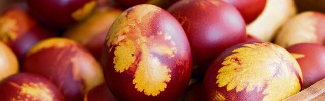 U manastiru Tumane na poseban način farbaju jaja: Majka igumana Dimitrija otkriva da zahvaljujući ovim začinima mogu da traju danima posle Uskrsa