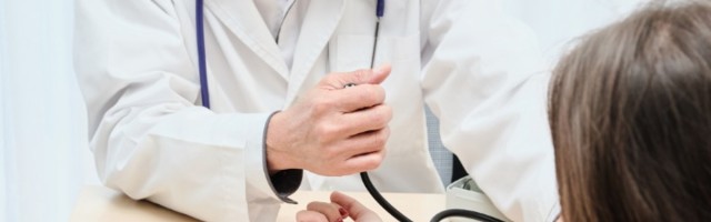 Pritisak treba da se meri na obe ruke: Evo zašto