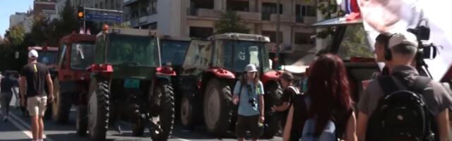 Traktori ispred pokrajinske Vlade: BLOKIRAN SAOBRAĆAJ (UŽIVO)