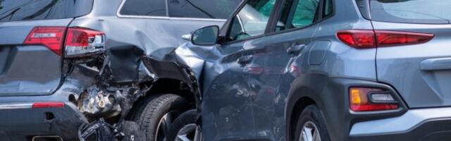 STRAVIČAN SUDAR DVA AUTOMOBILA! Vozila potpuno uništena - POLICIJA NA LICU MESTA!