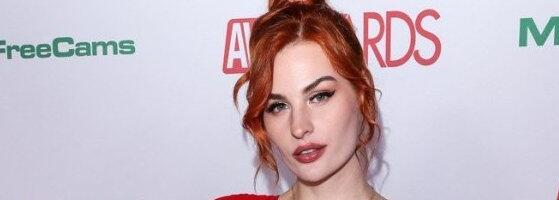 Grudi kao lubenice, minjak jedva da postoji: Abigejl Moris u haljini koja raspaljuje maštu (FOTO)