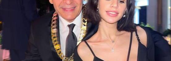 32 godine mlađa supruga našeg poznatog glumca pozira bez brusa: Marija se snimala u ogledalu prizor zapalio mreže (FOTO)