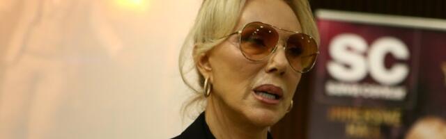 Bradavice Lepe Brene završile u dnevniku: "Žena sa golim grudima, neukus i kič"