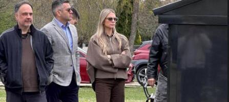 Ovo je prelepa sestra Marinka Madžgalja koju nikad ne viđamo u javnosti: Ljubica na pomenu tugu krila iza sunčanih naočara