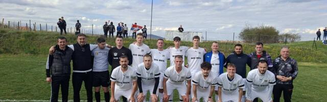 Fudbalski ples Pantovića i Stojiljkovića u Korićanima