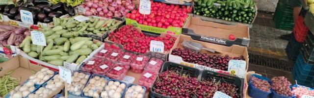 Paradajz čak 700 dinara: Cene na beogradskim pijacama ŠOKIRALE kupce