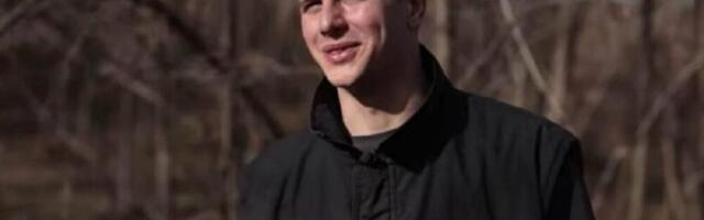 Ima 21 godinu, ŽIVI u ŠATORU na Fruškoj gori i čuva 300 OVACA: Miloš Škorić ne bi menjao svoj život ni za šta!