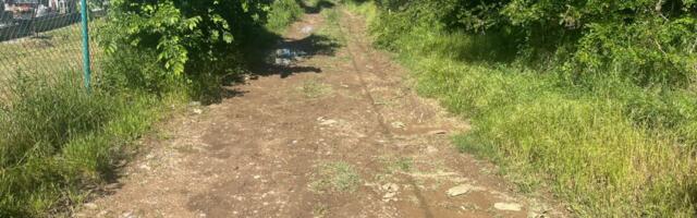 "JEDAN BIO UMOTAN U ĆEBE, DRUGI KRVARIO NEDALEKO OD NJEGA" Prve slike iz Obrenovca gde se sinoć odigrala drama s migrantima: Mislimo da su doneti tu! (foto)