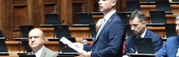 Ljudi, ovaj čovek bi sve rasprodao i predao! Aleksić napao Vučića jer je Srbija slobodna: Boli ga što ne slušamo tuđe komande (VIDEO)