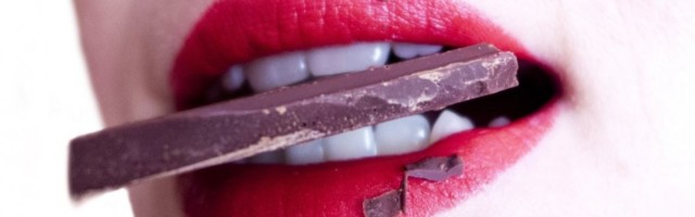 TESTENINA, GAZIRANI SOKOVI, ČOKOLADA... Ukoliko žudite za ovim namirnicama, vašem organizmu nedostaju OVI minerali!