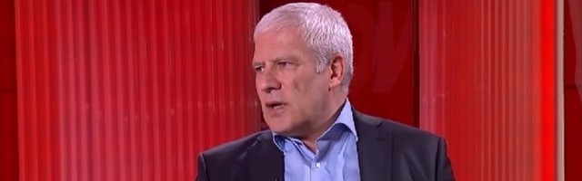 Tadić: Inspiratori grafita protiv mene Vučić i Šešelj