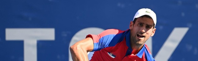 PA, OVO JE ŠOU! Evo šta Crnogorci "rade" na poslu - dok Novak Đoković na primorju trenira za US Open! /FOTO/