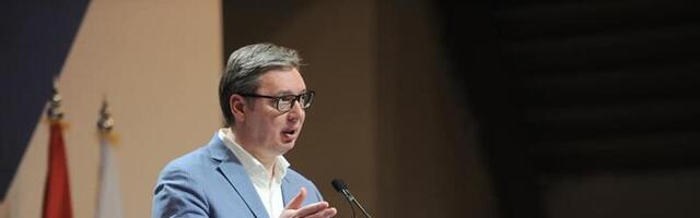 Vučić na završnom mitingu u Pazaru – Zašto niste na bini okačili i SDP pored SNS?