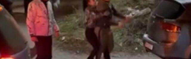 MOTKOM krenuo na ljude koji su čekali studente kod Ralje, SAVLADALA GA ŽENA! (VIDEO)