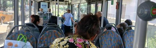 Putnici na liniji Leskovac – Miroševce  zbog radova na kanalizaciji više od dva sata bili zarobljeni u autobusu