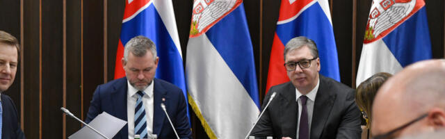 VUČIĆ I PELEGRINI U BAČKOM PETROVCU Veliki broj građana se okupio, sastanak sa predstavnicima slovačke manjine (FOTO/VIDEO)