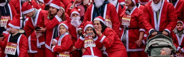 Хи­ља­де Де­да Мра­зе­ва до­не­ле ра­дост ста­нов­ни­ци­ма Бу­дим­пе­ште