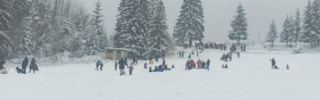 Zabelela se Srbija prvog dana proleća! Sneg veje li veje, prizor kao usred zime, padaće i narednih dana!