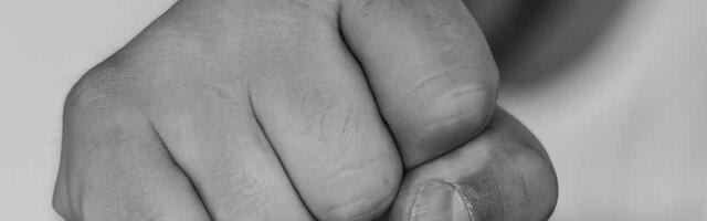 Brutalan napad na ulici: Pretukli starca (81) i oteli mu 250.000 dinara