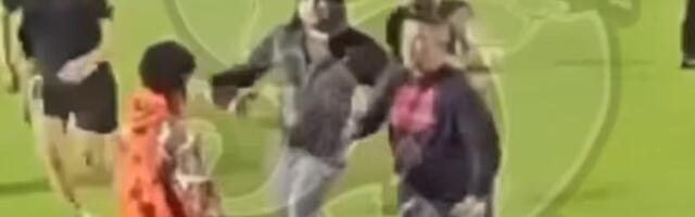 Novi snimak napada Crvenih đavola na igrače Radničkog, 10 huligana gazi jednog, jezive scene iz Kragujevca