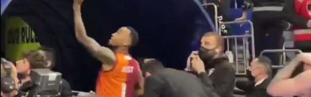 Di Bost trojkom srušio Fener pa častio publiku srednjim prstom (VIDEO)
